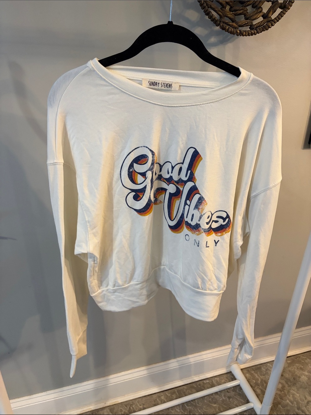 Sunday Stevens Cream good vibes Retro Print size medium